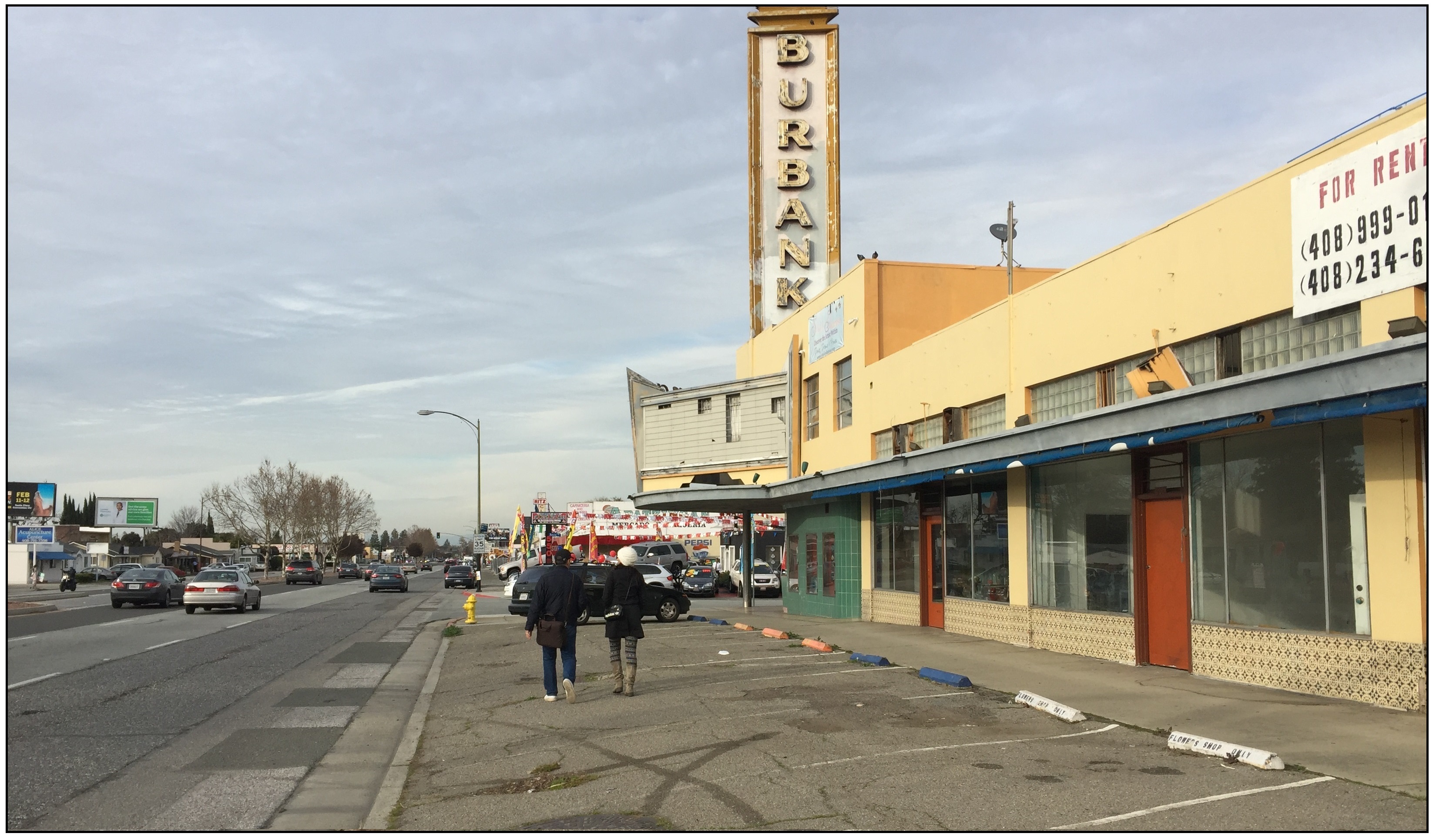 Burbank Theater, San Jose (no sidewalk for pedestrians, walking in the